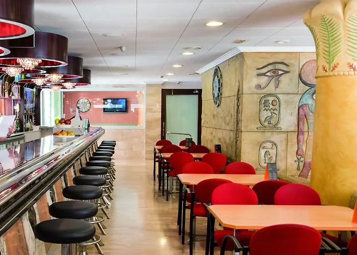 Отель Cleopatra Льорет-де-Мар